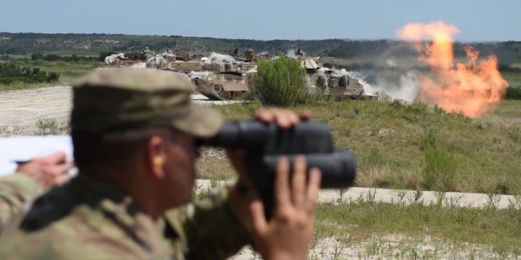 Ejército de los EE.UU. realizan pruebas de fuego en Fort Hood