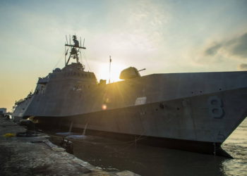 Buque de combate litoral USS Montgomery de la Armada de EE.UU. llega a Indonesia