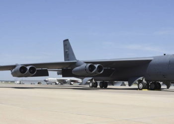 Bombardero B-52H llega a la Base de la Fuerza Aérea Tinker tras recibir modernizaciones