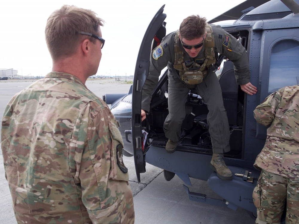 Fuerza Aérea de EE.UU. recibe el primer helicóptero UH-60L reconstruido del Ejército