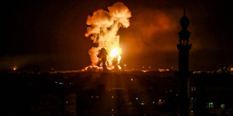 Fuerza aérea de Israel está atacando a Hamas en Gaza