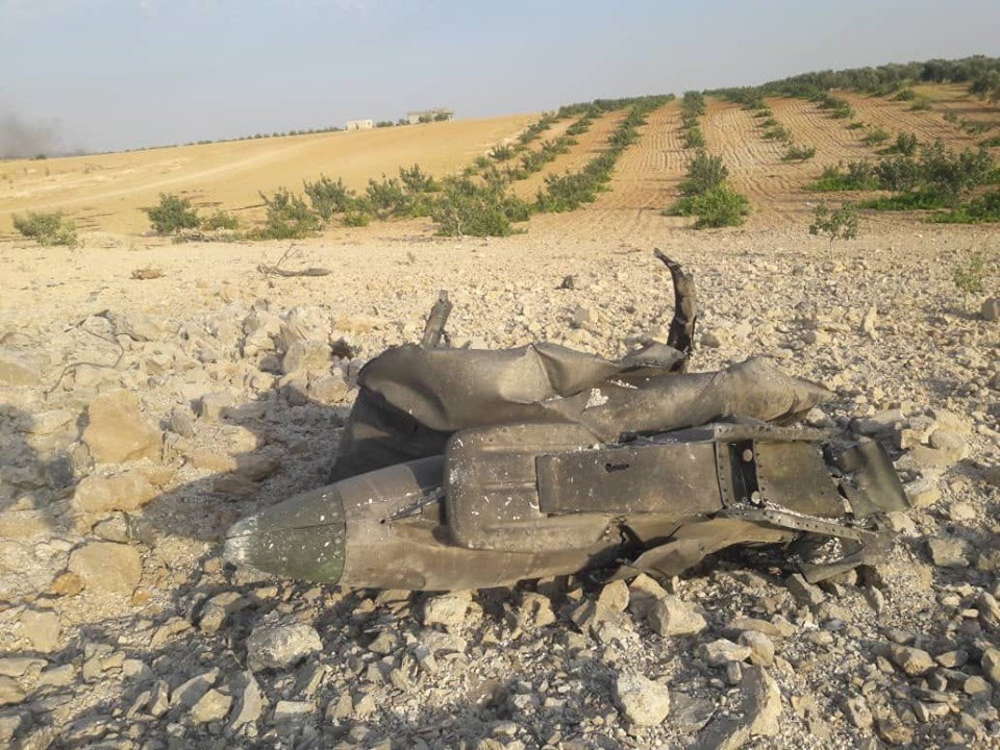 Restos de Su-22 del régimen sirio derribado cerca de Idlib