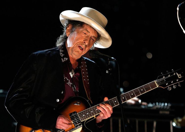 Bob Dylan se presenta en Culver City, California en 2009 | Foto: AFP / Getty Images Norteamérica I / Kevin Winter