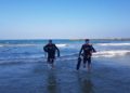 Fuerzas de rescate en busca de un nadador que desapareció en el mar frente a Tel Aviv el 20 de agosto de 2019. (Flash90)