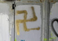 Dos jóvenes fueron arrestados por pintar esvásticas pintadas con aerosol y otros graffiti en las paredes de una calle en la Ciudad Vieja de Jerusalén el 12 de agosto de 2019. (Policía de Israel)