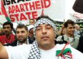 Manifestantes antiisraelíes en la Conferencia Mundial sobre Racismo en Durban, Sudáfrica, en 2001; El antisionismo musulmán está retomando desde donde dejó el antisemitismo cristiano. (Crédito de la foto: REUTERS)