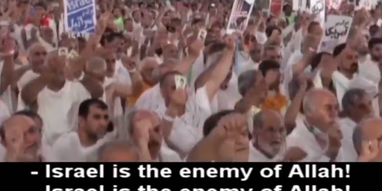Peregrinos iraníes a La Meca cantando consignas antiisraelíes y antiestadounidenses, en un segmento transmitido el 12 de agosto de 2019. (Captura de pantalla: Twitter)