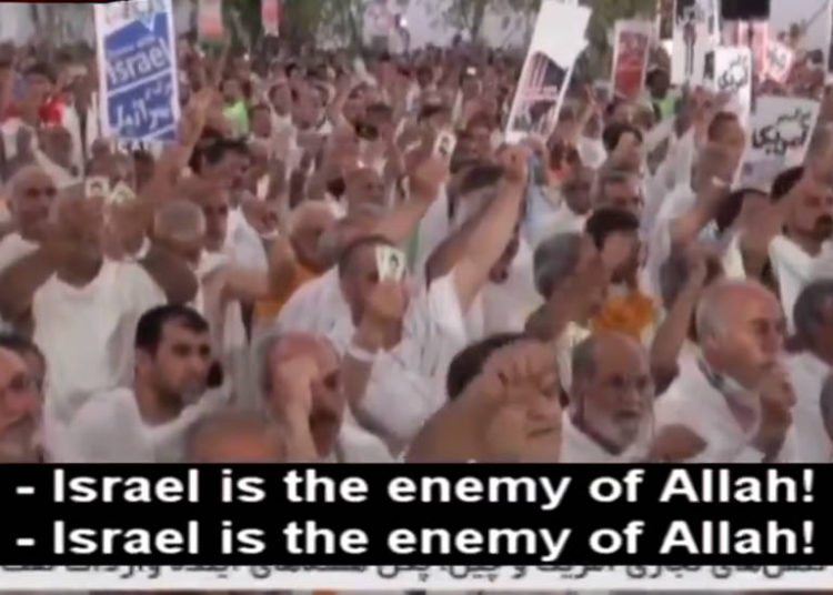 Peregrinos iraníes a La Meca cantando consignas antiisraelíes y antiestadounidenses, en un segmento transmitido el 12 de agosto de 2019. (Captura de pantalla: Twitter)