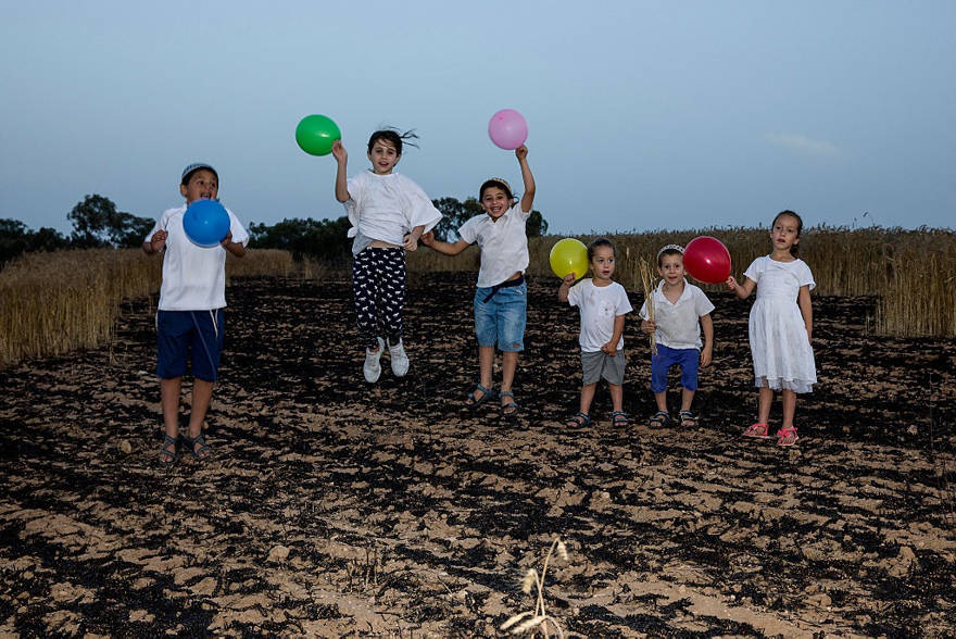 FDI escribe poemas que enseñan a los niños a alejarse de los globos incendiarios
