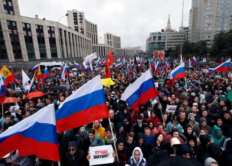 Los rusos marchan en el centro de Moscú el sábado, en lo que se considera la mayor manifestación en la capital en años. FOTO: YURI KOCHETKOV / SHUTTERSTOCK