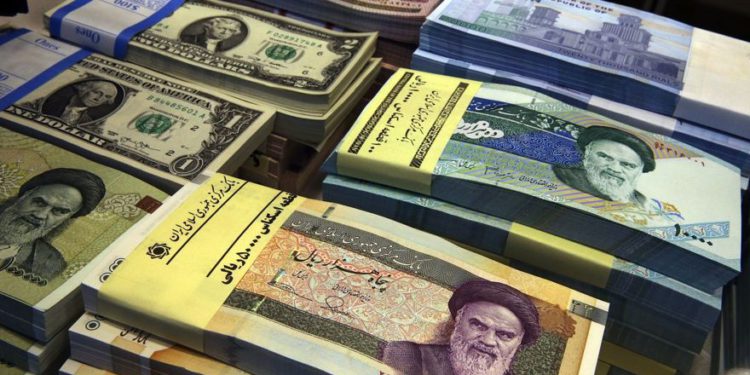 Los factores detrás de la caída récord en el Rial iraní – Análisis