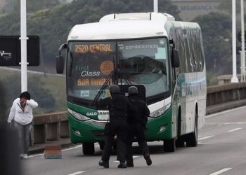 Puente Río-Niteroi, Río de Janeiro: hombre tomó rehenes en un puente entes de ser abatido por la policía. (EFE).