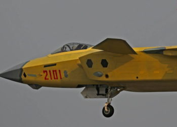 Fuerza Aérea de China recibe sus primeros cazas furtivos J-20