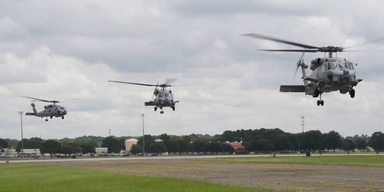 Marina de EE.UU. despliega helicópteros MH-60R en la base aérea de Maxwell