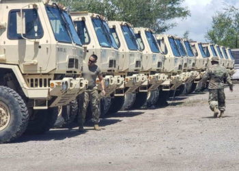 Guardia Nacional de EE.UU. prepara vehículos y equipo para el huracán Dorian