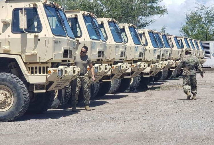 Guardia Nacional de EE.UU. prepara vehículos y equipo para el huracán Dorian