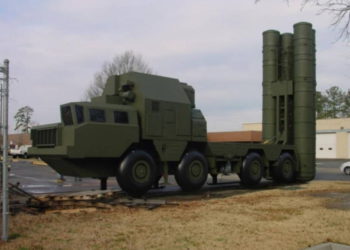 Fuerza Aérea de EE.UU. comprará maquetas de tamaño completo del Sistema de Defensa Aérea S-300 de Rusia.