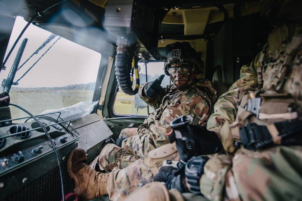 Paracaidistas de EE.UU. prueban el nuevo sistema CROWS