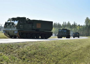 Ejército de EE.UU. despliega lanzacohetes M270 en Europa