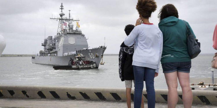 Buque USS Normandy parte para su despliegue