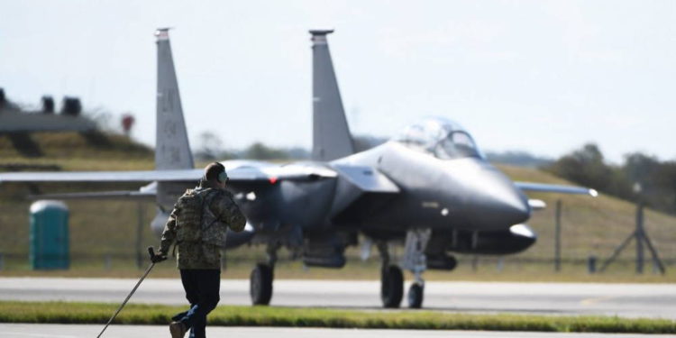 Fuerza Aérea de EE.UU. se prepara para un ejercicio de entrenamiento en Anglia Oriental
