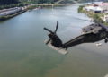 Helicópteros Black Hawks del Ejército de EE.UU. sobrevuelan el estadio Heinz Field
