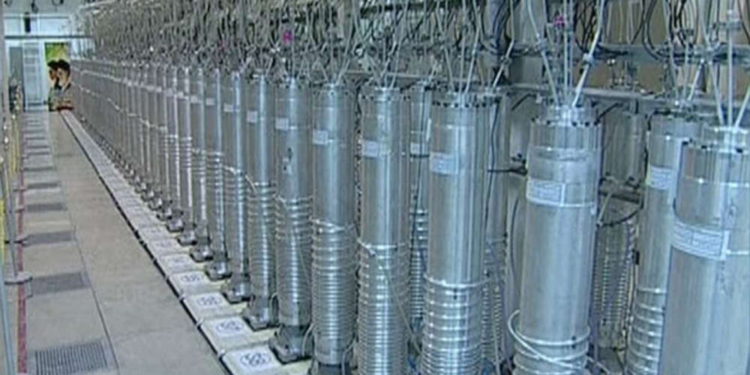 Irán reduce número de centrifugadoras que enriquecen uranio al 60% en Natanz