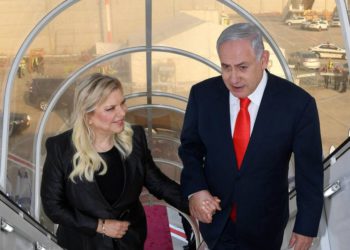 Netanyahu envía advertencia a Irán mientras se dirige a Londres