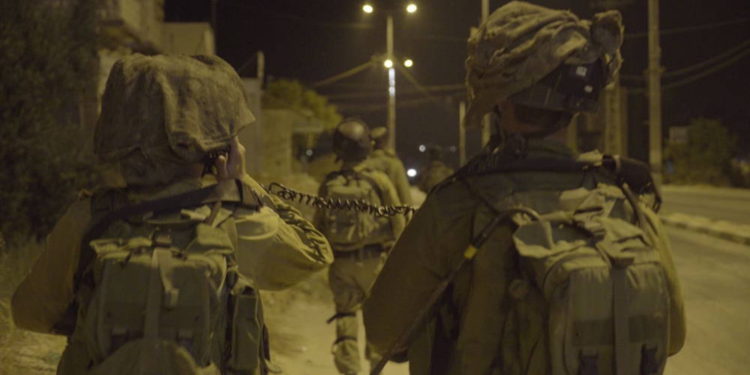 Árabe se infiltra en base de las FDI y apuñala a dos soldados