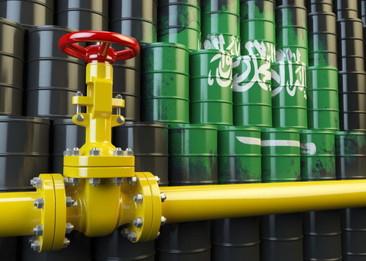 Exportaciones de petróleo de Arabia Saudita a EE.UU. caen a su nivel más bajo en décadas