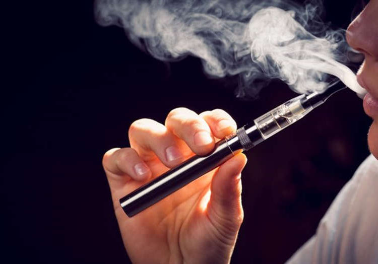¿Israel prohibirá los cigarrillos electrónicos con sabor?