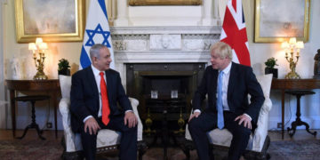 El primer ministro del Reino Unido, Boris Johnson, a la derecha, recibe al primer ministro Netanyahu en 10 Downing Street, 5 de septiembre de 2019 (Haim Tzach / GPO)