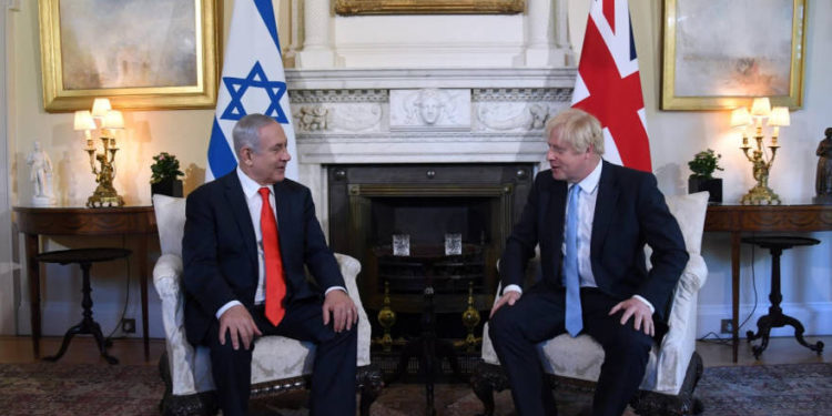 El primer ministro del Reino Unido, Boris Johnson, a la derecha, recibe al primer ministro Netanyahu en 10 Downing Street, 5 de septiembre de 2019 (Haim Tzach / GPO)