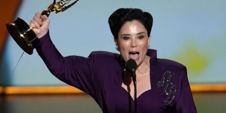 71.o Primetime Emmy Awards - Show - Los Ángeles, California, EE. UU., 22 de septiembre de 2019. Alex Borstein acepta el premio a la Mejor actriz de reparto en una serie de comedia por "The Marvelous Mrs Maisel". (Crédito de la foto: REUTERS / MIKE BLAKE)