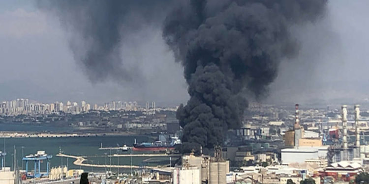 Se desata un incendio en el puerto de Haifa (Foto: Eliezer Eitan)
