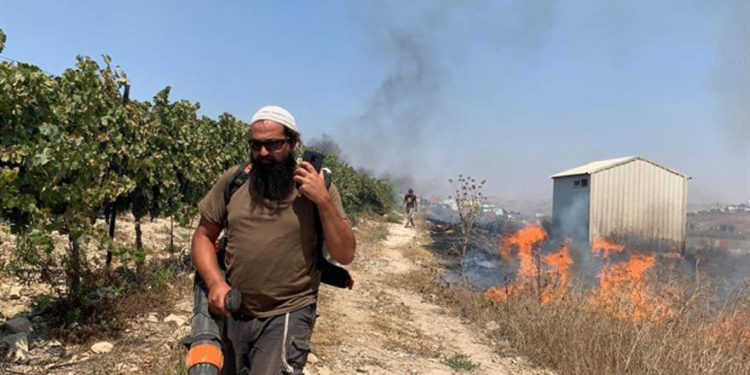 Incendio forestal en Samaria obliga a los residentes a evacuar
