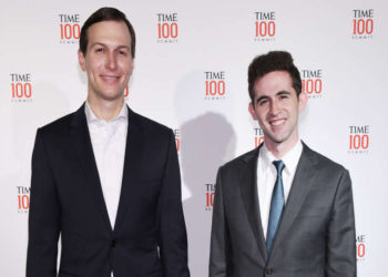 Avi Berkowitz, derecha, con Jared Kushner en la Cumbre TIME 100 en la ciudad de Nueva York, 23 de abril de 2019. (Craig Barritt / Getty Images para TIME)