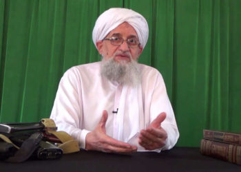 Ilustrativo: el líder de Al-Qaeda, Ayman Al-Zawahiri, en una imagen fija de una publicación en la web del brazo de medios de la organización terrorista, as-Sahab, 27 de julio de 2011. (AP)