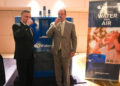 El Príncipe Alberto II de Mónaco y el Dr. Michael Mirilashvili bebieron agua del aire el lunes pasado. (Crédito de la foto: WATERGEN)