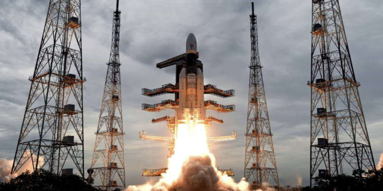 Nave espacial de la India pierde contacto con la Tierra antes de aterrizar en la Luna