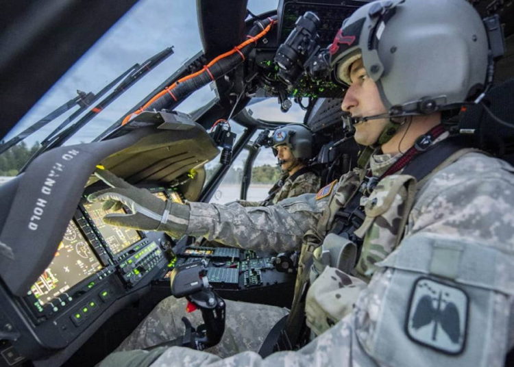 Ejército de EE.UU. modernizó la cabina de pilotaje digital UH-60V Black Hawk