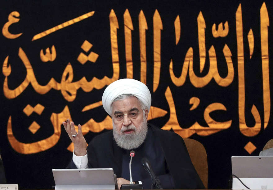 En esta foto publicada por la oficina de la Presidencia iraní, el presidente Hassan Rouhani habla en una reunión del gabinete en Teherán, Irán, el 4 de septiembre de 2019. (Oficina de la Presidencia iraní a través de AP)