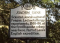 Una señal conmemorativa en honor de Joachim Gans, el primer judío conocido en pisar América del Norte. (brindleybeach.com)