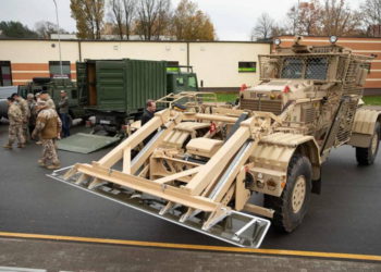 Letonia recibe sistemas Husky de detección de minas terrestres y desminado de rutas