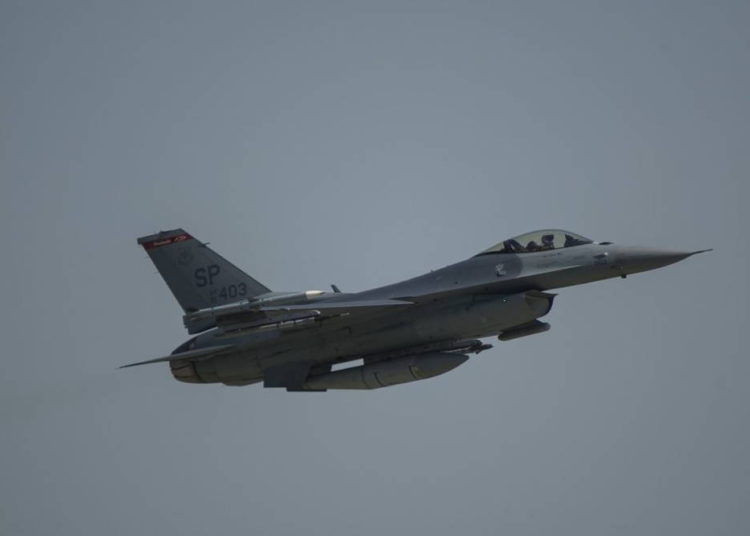 Caza F-16 de la Fuerza Aérea de EE.UU. se estrella en Alemania