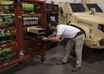 Centro de Guerra de Información Naval acelera la entrega de JLTV a las unidades de la Marina de EE.UU.