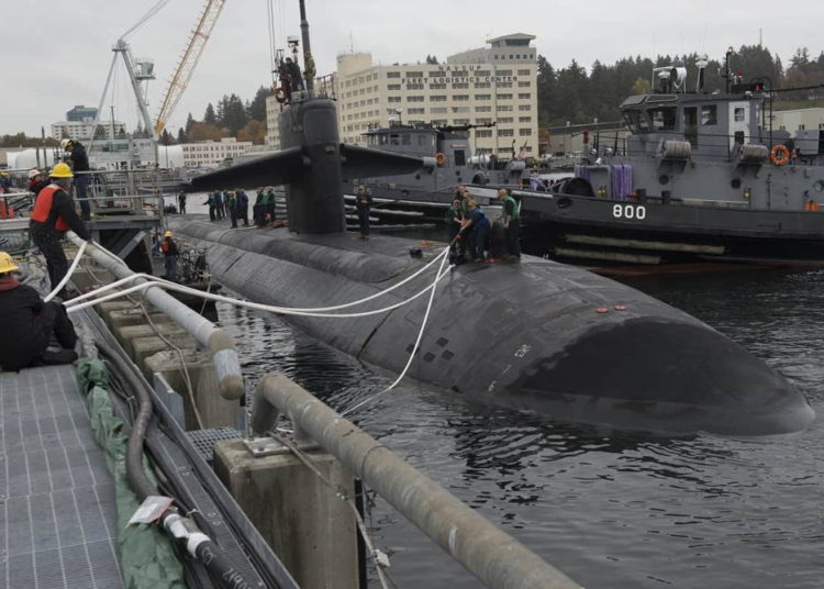 Submarino nuclear de la Marina de EE.UU. llega a Bremerton para su desmantelamiento