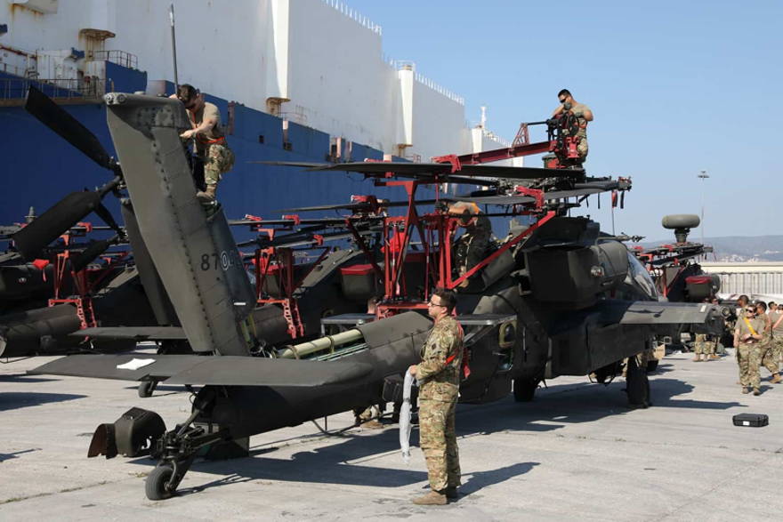 Cargamento masivo de helicópteros del ejército de EE.UU. fue visto en Grecia
