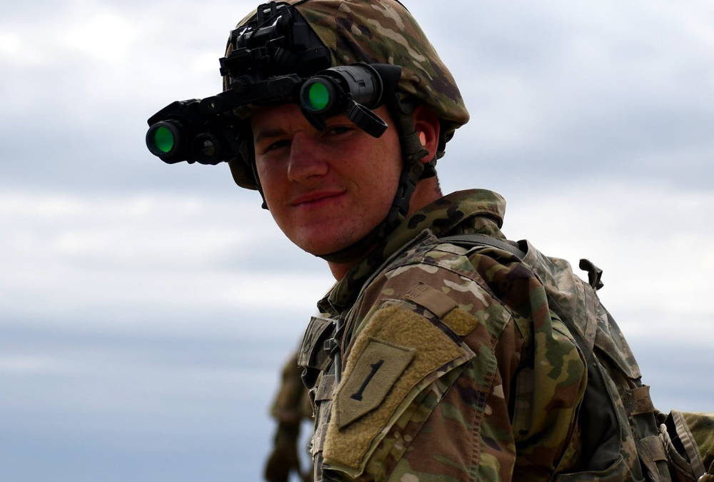 Ejército de EE.UU. prueba los nuevos binoculares de visión nocturna mejorada