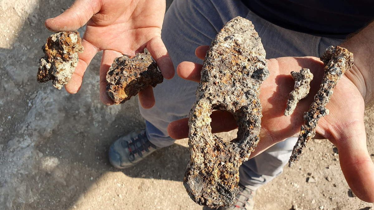 Familia encuentra antiguos martillos y clavos en el norte de Israel - Autoridad de Antigüedades de Israel